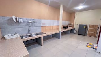 Ducha, artículos de tocador gratuitos, piso con calefacción en el baño