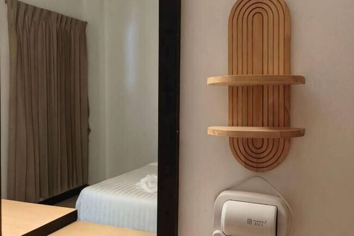 Desk, WiFi (free), bed sheets