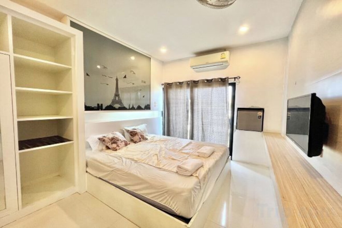 Economy Room