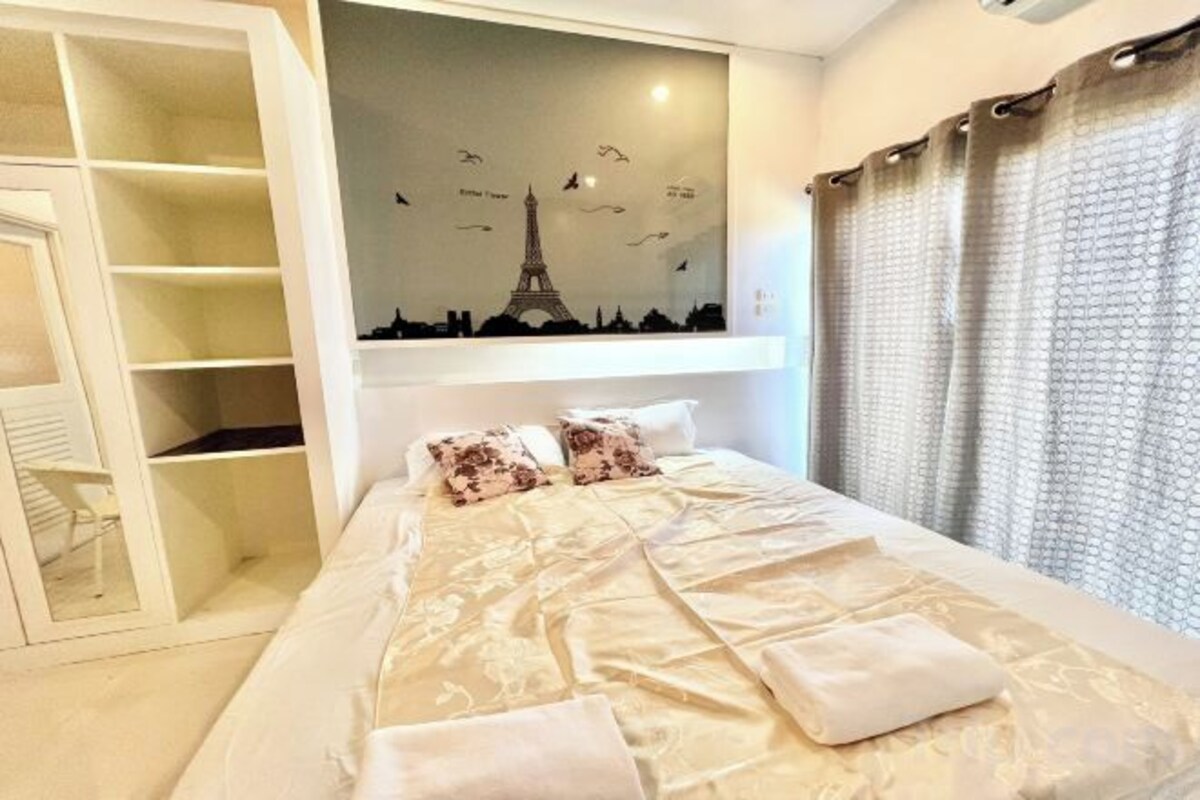 Desk, WiFi (free), bed sheets