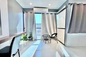 Desk, free WiFi, bed sheets - I View Park 2 (Udon Thani)