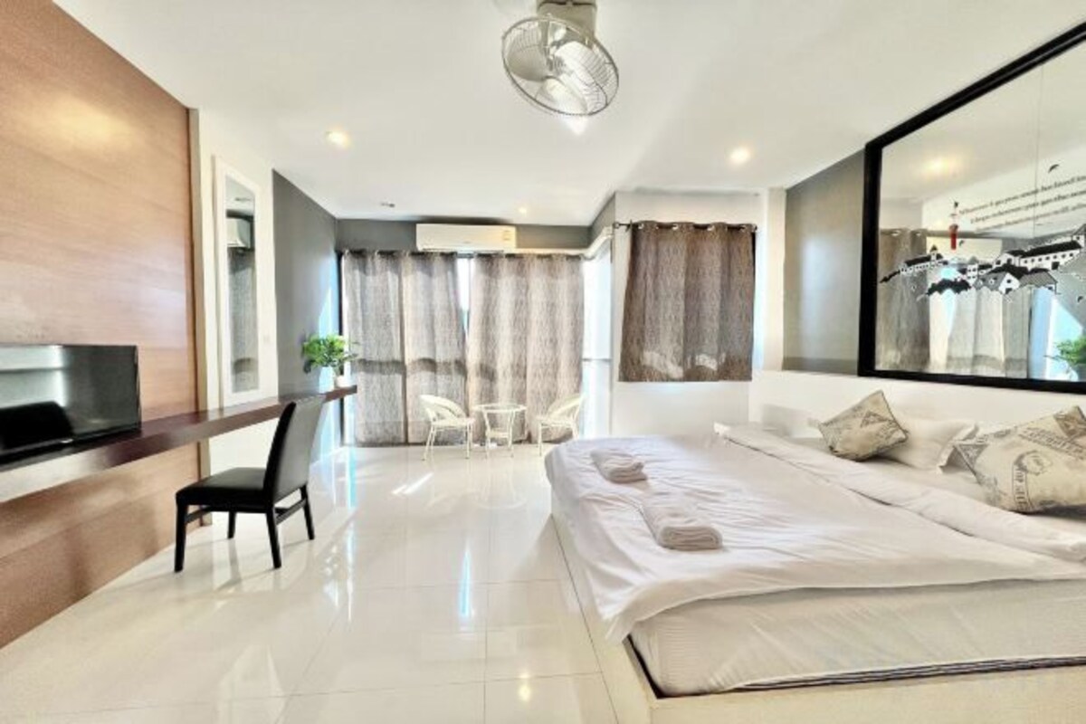 Desk, WiFi (free), bed sheets