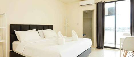 Standard Double Room | Minibar, desk, free WiFi, bed sheets