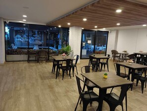 Restaurant - Bansuay Phra Nang Klao Near MRT Phra Nang Klao Bridge (Nonthaburi)