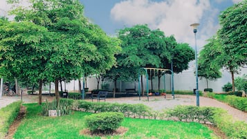 Casa familiar, piscina privada | Vistas al parque
