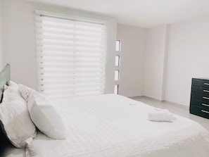 3 bedrooms, blackout curtains, iron/ironing board, free WiFi - Casa con Piscina Privada para Familias (La Aurora)