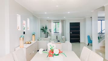 Casa familiar, piscina privada | Comedor