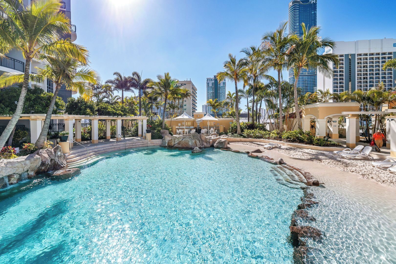 Una piscina techada, 2 piscinas al aire libre