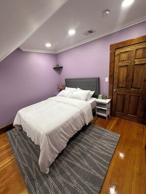 8 bedrooms, iron/ironing board, WiFi, bed sheets