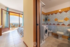 Dusj, hårføner, bidé og håndklær