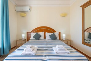 1 bedroom, iron/ironing board, travel cot, WiFi