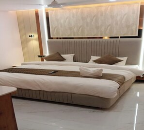 Super Deluxe Room | Desk, soundproofing, free WiFi - Hotel Spring Vilas (Gorakhpur)