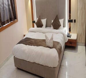 Deluxe Room | Desk, soundproofing, free WiFi - Hotel Spring Vilas (Gorakhpur)