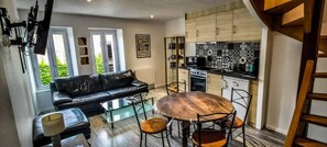 Interior - Duplex apartment in charming neighborhood close to downtown and all amenities, pets allowed (Clisson)