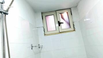 Room, 2 Bedrooms, Accessible, Smoking | Bilik Mandi