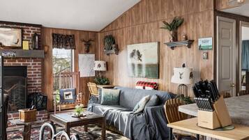 Télévision, cheminée