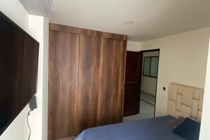 2 Schlafzimmer, Schreibtisch, Bügeleisen/Bügelbrett, kostenloses WLAN