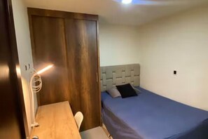 2 dormitorios, escritorio, tabla de planchar con plancha y wifi gratis