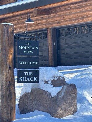 Exterior detail - Unique private cabin 2 BR condo, sleeps 6, full kitchen w fireplace & wash dryer (Brian Head)