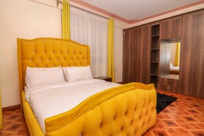 4 bedrooms, iron/ironing board, free WiFi, bed sheets - Spacious 4bedroom apartment in Naivasha: WiFi,Own Compound and close to the Lake (Naivasha)