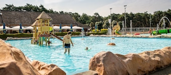 Lovely chalet in a park with many facilities