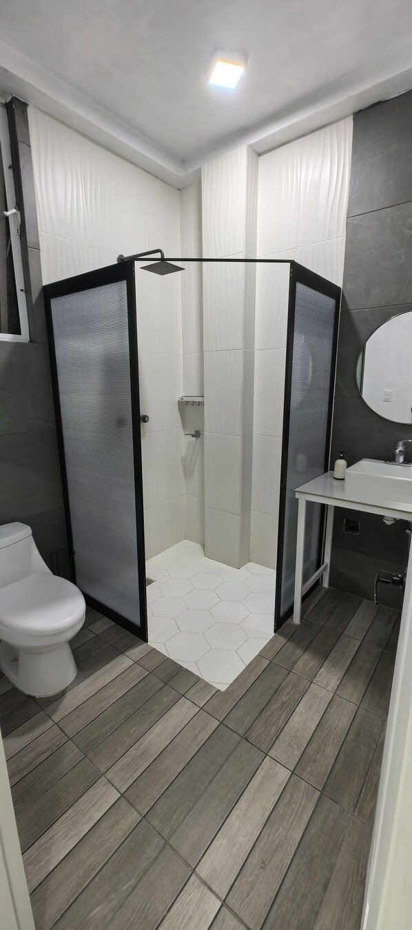 Shower, hair dryer, towels, shampoo