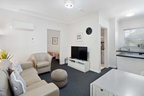 TV - Charming 2-Bedroom Holiday Retreat with Pool (Victor Harbor)