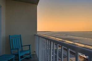 Property grounds - Hampton Tides | Ocean Views | Top Floor Balcony (Hampton)