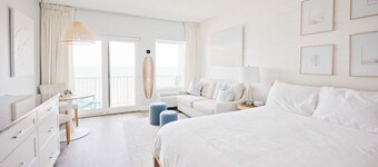 Hampton Tides | Ocean Views | Top Floor Balcony