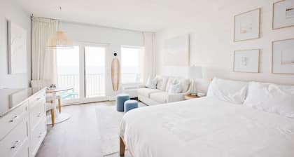 Hampton Tides | Ocean Views | Top Floor Balcony