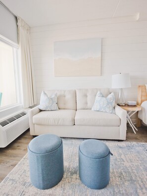 TV - Hampton Tides | Ocean Views | Top Floor Balcony (Hampton)