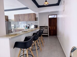 Family dining - Good Pazuri Homes (Mombasa)