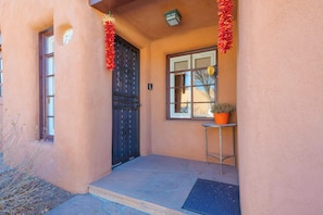 Exterior detail - Casita Gomez- Courtyard - Quiet - Railyard - 1BR (Santa Fe)