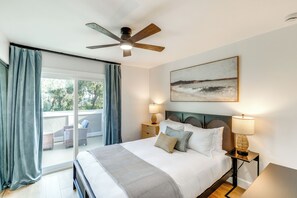 4 habitaciones, escritorio y tabla de planchar con plancha