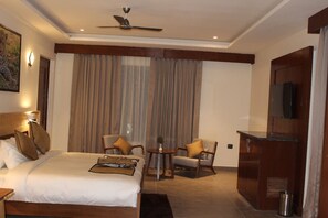 Room - Devsha Jungle Resort (Peerumadara)