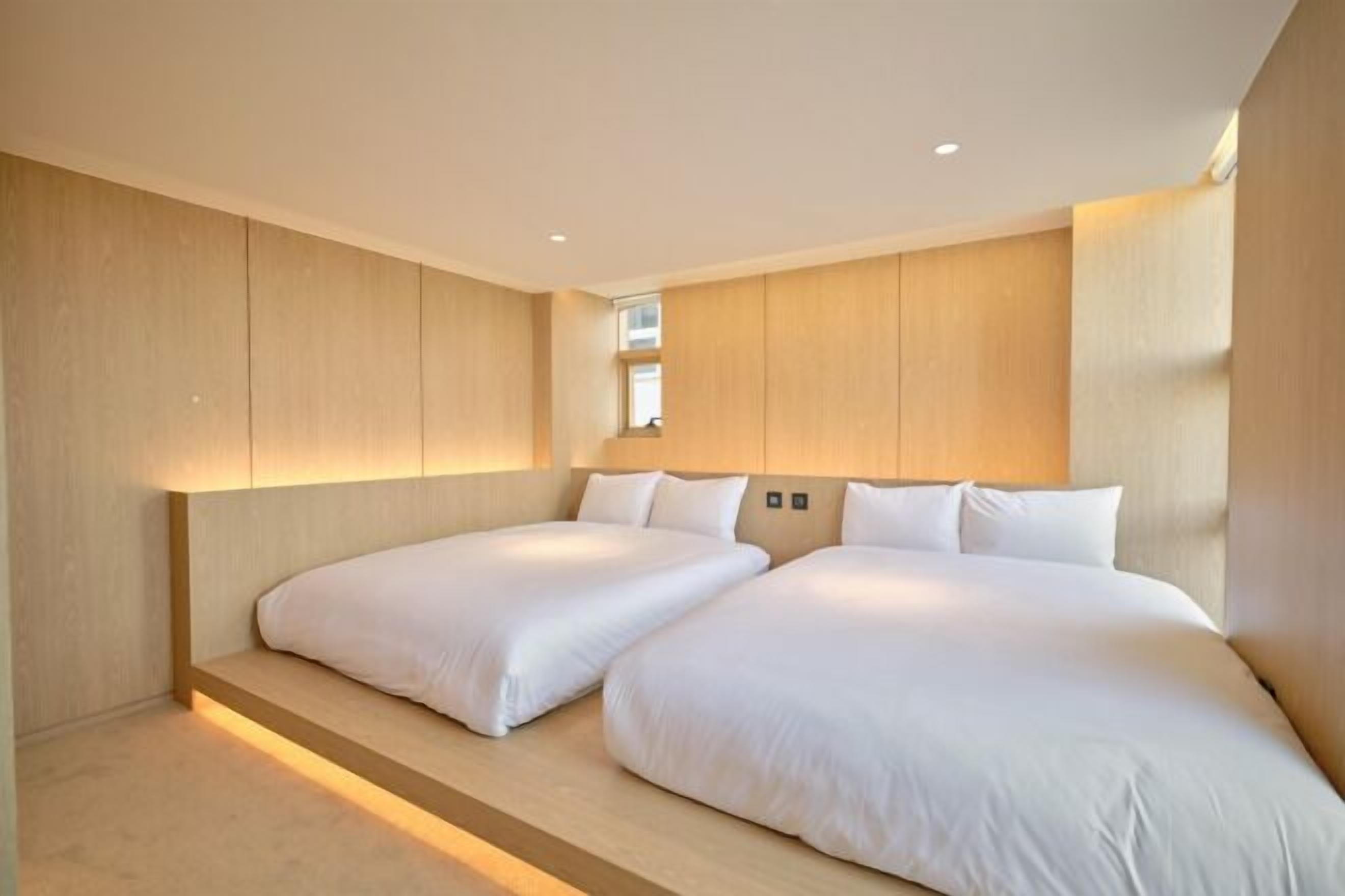 Blackout drapes, soundproofing, free WiFi, bed sheets