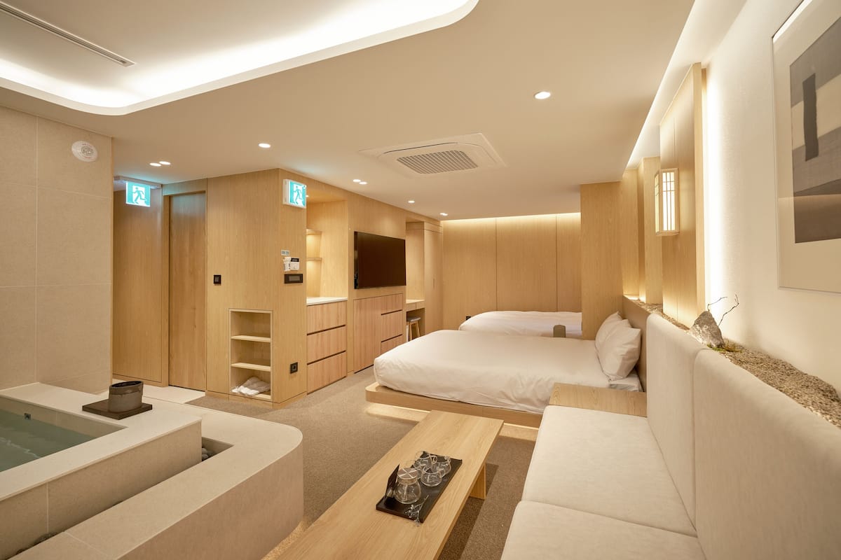 Blackout drapes, soundproofing, free WiFi, bed sheets