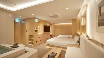 Blackout drapes, soundproofing, free WiFi, bed sheets