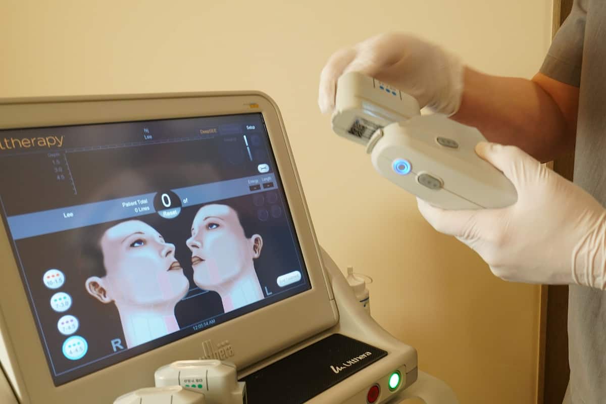 Blackout drapes, soundproofing, free WiFi, bed sheets