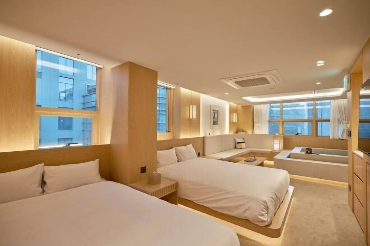 Blackout drapes, soundproofing, free WiFi, bed sheets