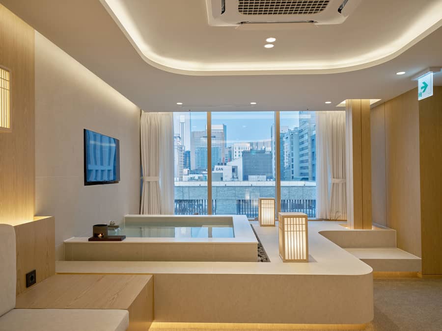 Blackout drapes, soundproofing, free WiFi, bed sheets