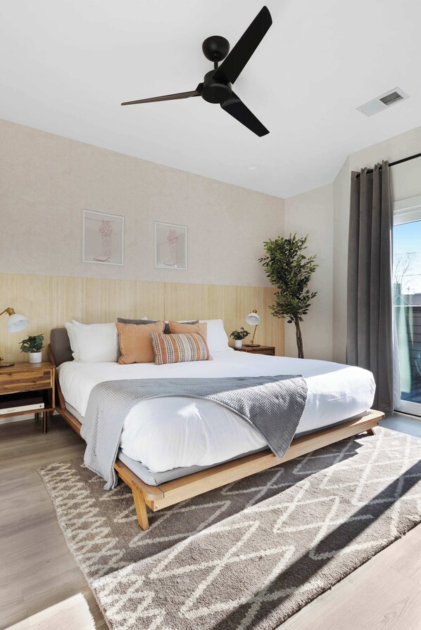 8 bedrooms, desk, iron/ironing board, travel crib