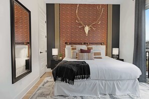 8 sovrum, skrivbord, strykjärn/strykbräda och resesäng