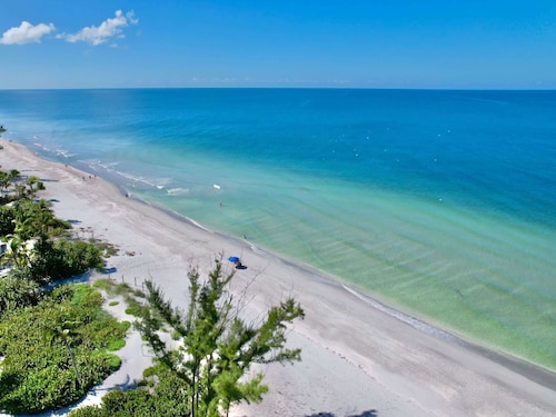 Casa Captiva - 5 BR Villa, Steps to Beach