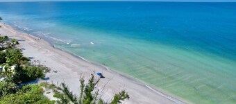 Casa Captiva - 5 BR Villa, Steps to Beach
