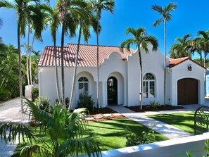 Unclassified image, 3 of 52, button