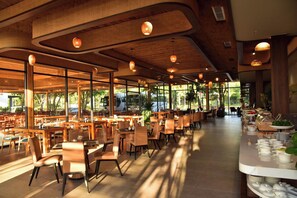 Desayuno completo incluido todos los días 