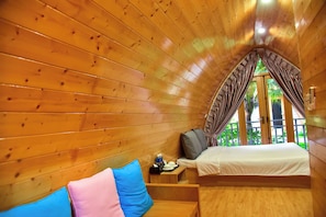 Bungalow tiện nghi đơn giản, 1 giường đôi, ban công, quang cảnh vườn | 1 phòng ngủ, màn/rèm cản sáng, phòng cách âm