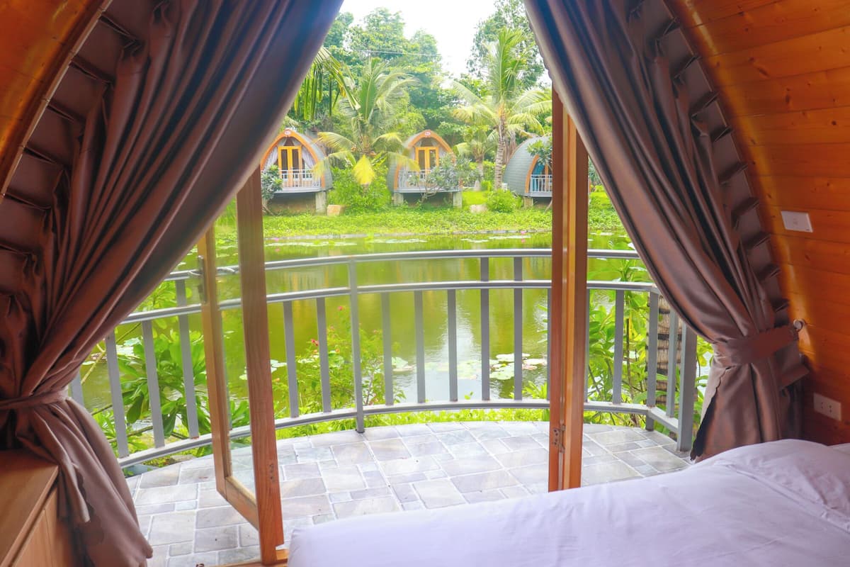 Comfort Bungalov, 1 Çift Kişilik Yatak, Balkon, Göl Manzaralı | 1 yatak odası, güneşlik/perde, ses yalıtımı, ücretsiz kablosuz İnternet