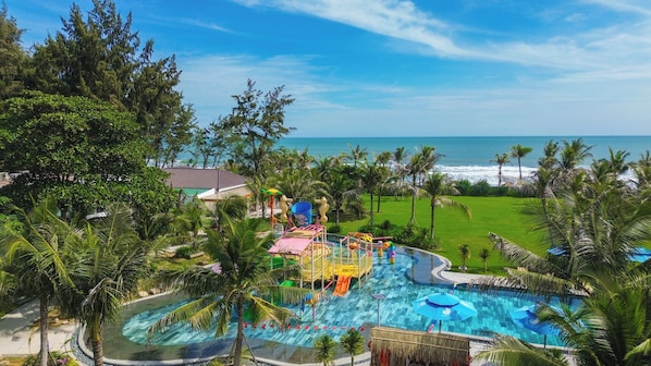 Outdoor pool - The Vista Beach Resort & Spa (Phan Thiet)